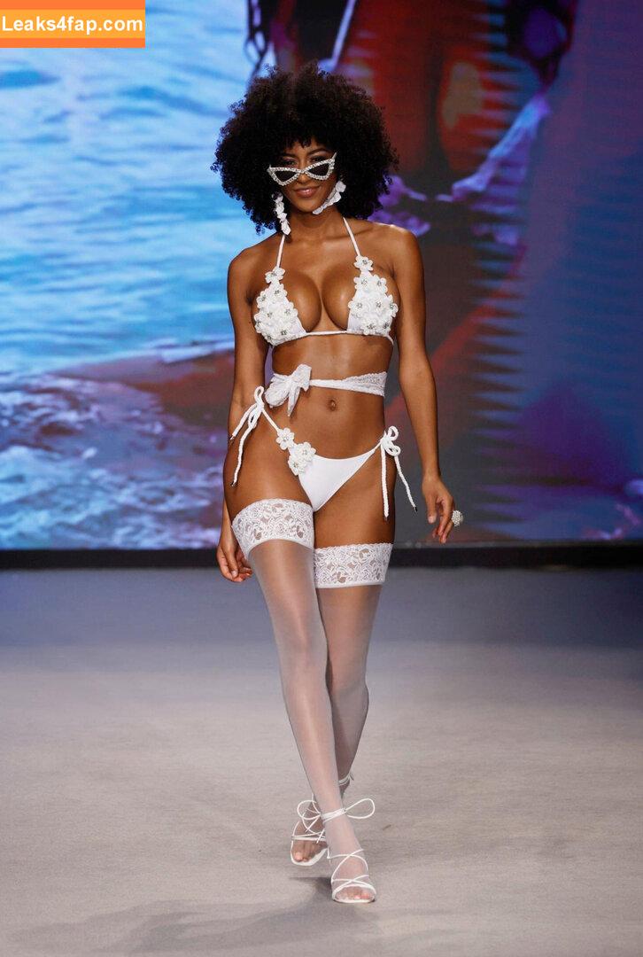 Briana Smith / brianaans / brianaas / brismith leaked photo photo #0357