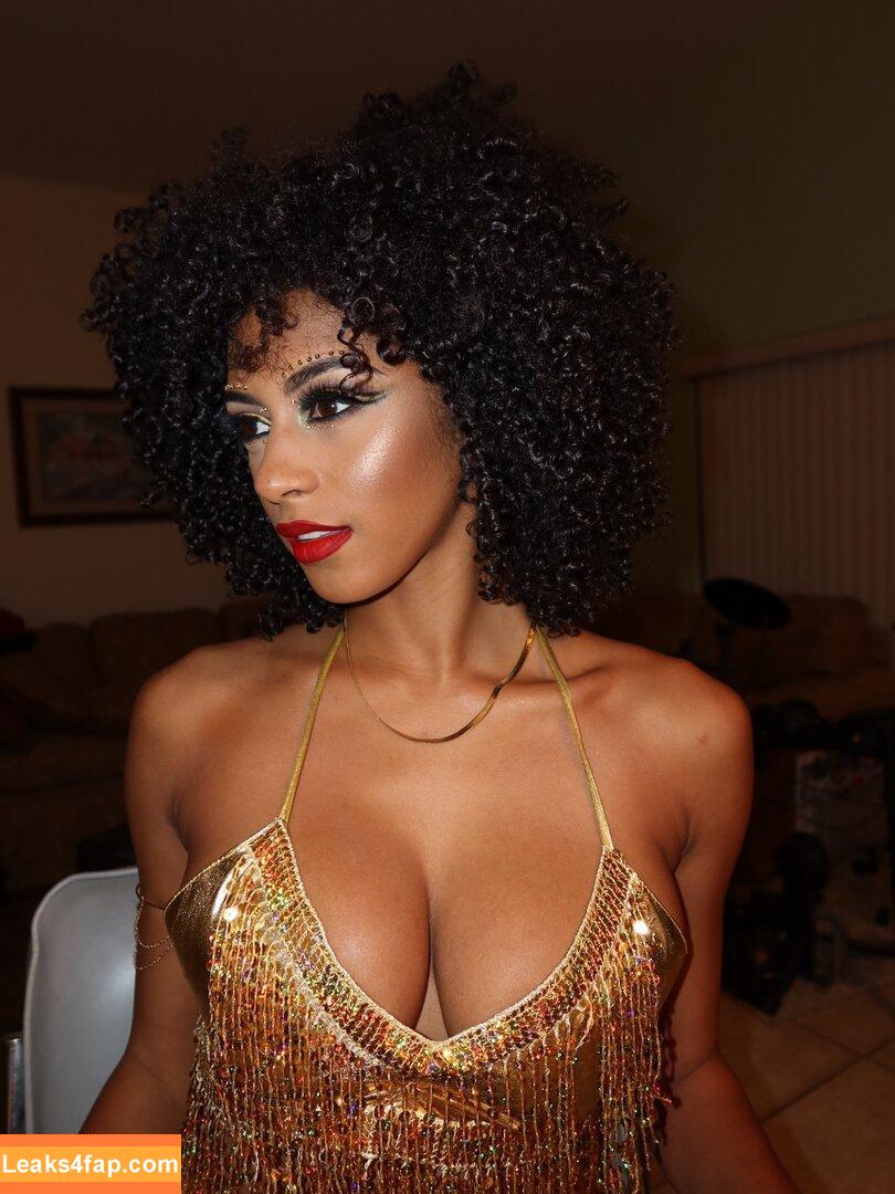 Briana Smith / brianaans / brianaas / brismith leaked photo photo #0404