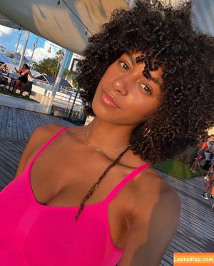 Briana Smith photo #0079