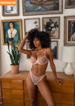 Briana Smith photo #0335