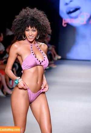 Briana Smith photo #0350