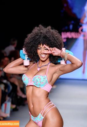 Briana Smith photo #0351