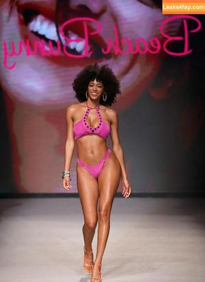 Briana Smith photo #0352