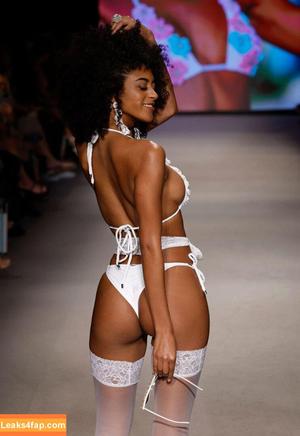Briana Smith photo #0353