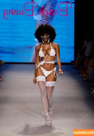 Briana Smith photo #0356