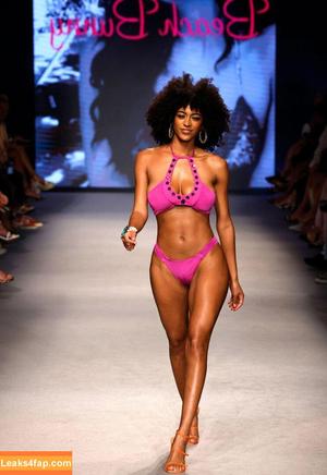 Briana Smith photo #0360
