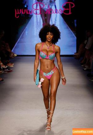 Briana Smith photo #0362