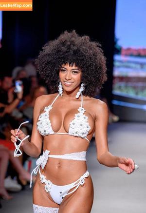 Briana Smith photo #0363