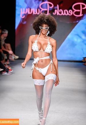 Briana Smith photo #0365