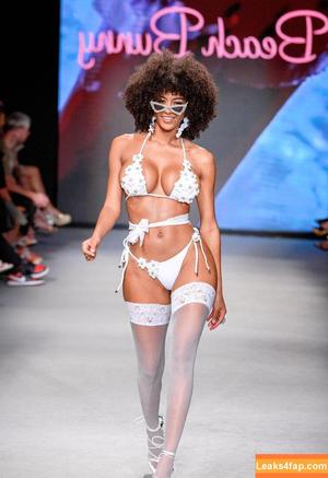 Briana Smith photo #0423