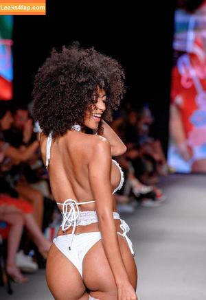 Briana Smith photo #0425