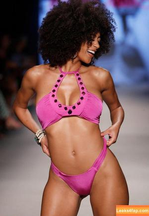 Briana Smith photo #0432