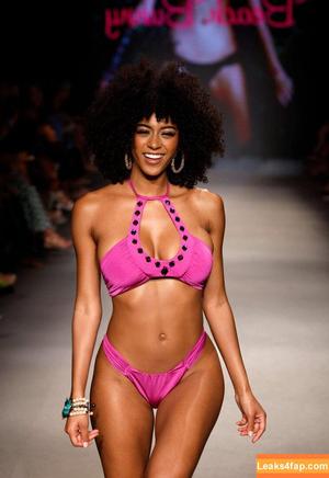 Briana Smith photo #0433