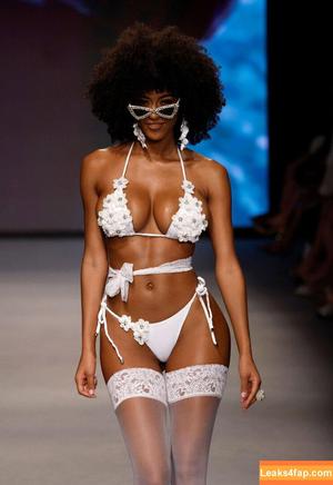 Briana Smith photo #0435