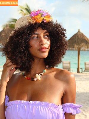 Briana Smith photo #0505