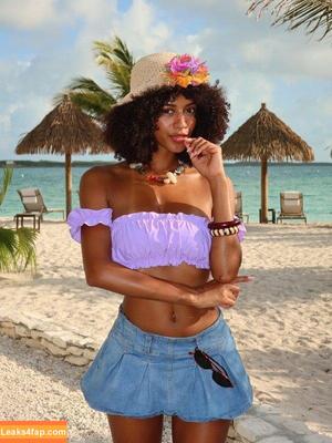 Briana Smith photo #0511