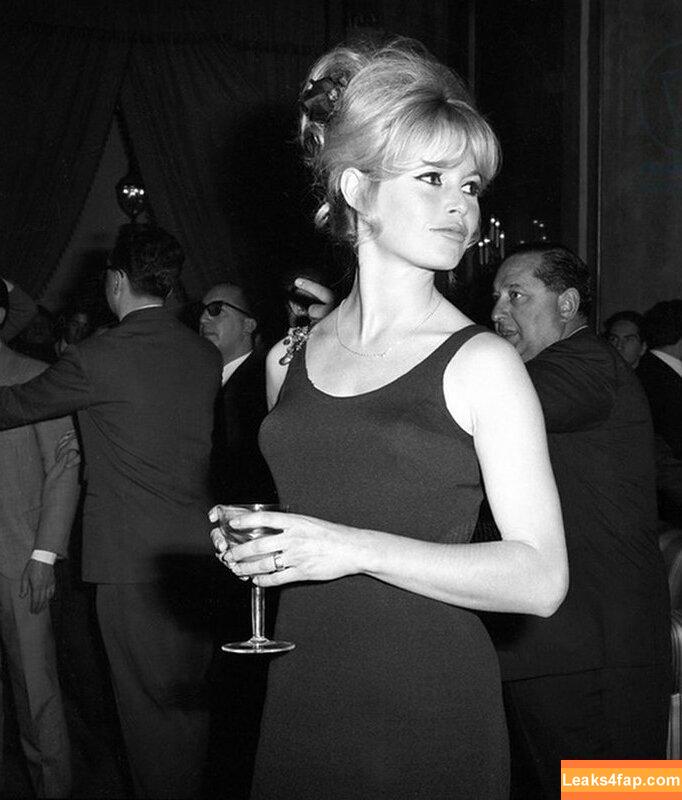 Brigitte Bardot / brigittebardotbb слитое фото фото #0011