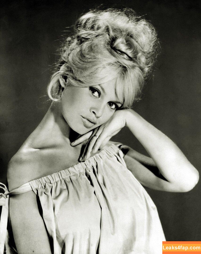 Brigitte Bardot / brigittebardotbb слитое фото фото #0115