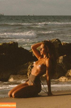 Brit Manuela фото #0370