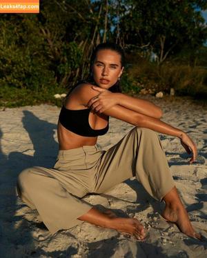 Brit Manuela фото #0599