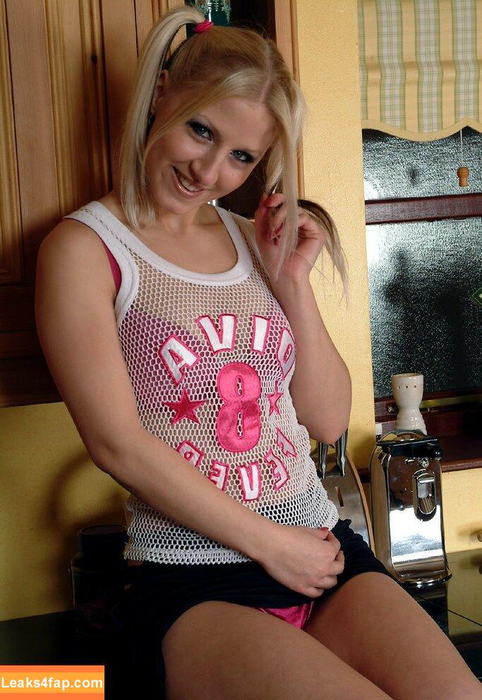 British 00's Porn / iamthirtyaf leaked photo photo #0374