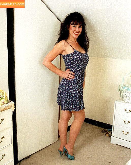 British 00's Porn / iamthirtyaf leaked photo photo #1256