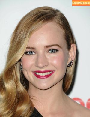 Britt Robertson фото #0024