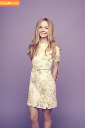 Britt Robertson photo #0070