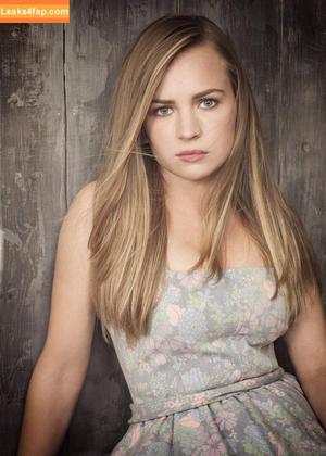 Britt Robertson photo #0090