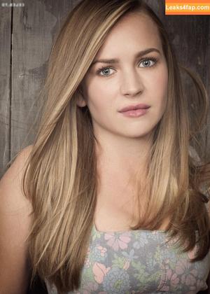 Britt Robertson photo #0093