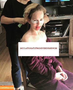 Britt Robertson фото #0100