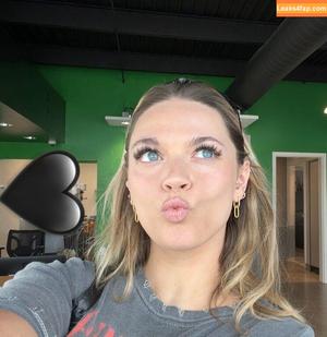 Brittt photo #0002