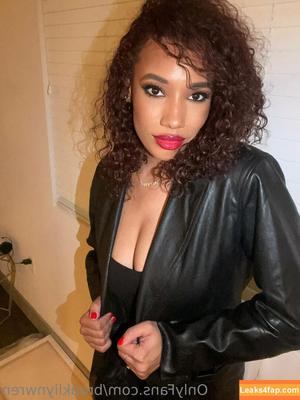 Brookliyn Wren photo #0126