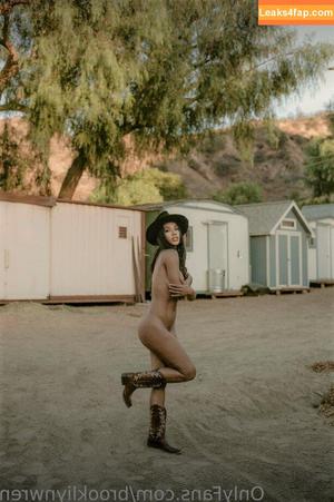 Brookliyn Wren photo #0145