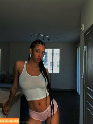 Brookliyn Wren photo #0183