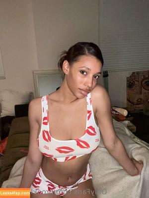 Brookliyn Wren photo #0541