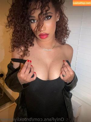 Brookliyn Wren photo #0574