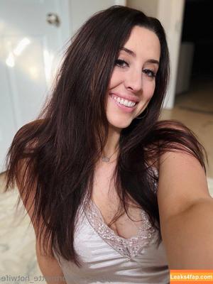 brunette_hotwife photo #0020