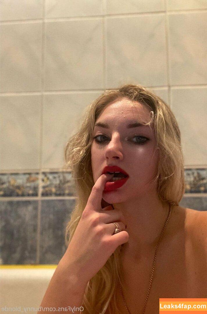 bunnyblondee / blondee.bunny leaked photo photo #0010
