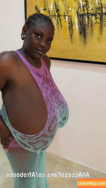 Busty Vivian: Biggest boobs in Africa ! / official_busty_vivian leaked photo photo #0009