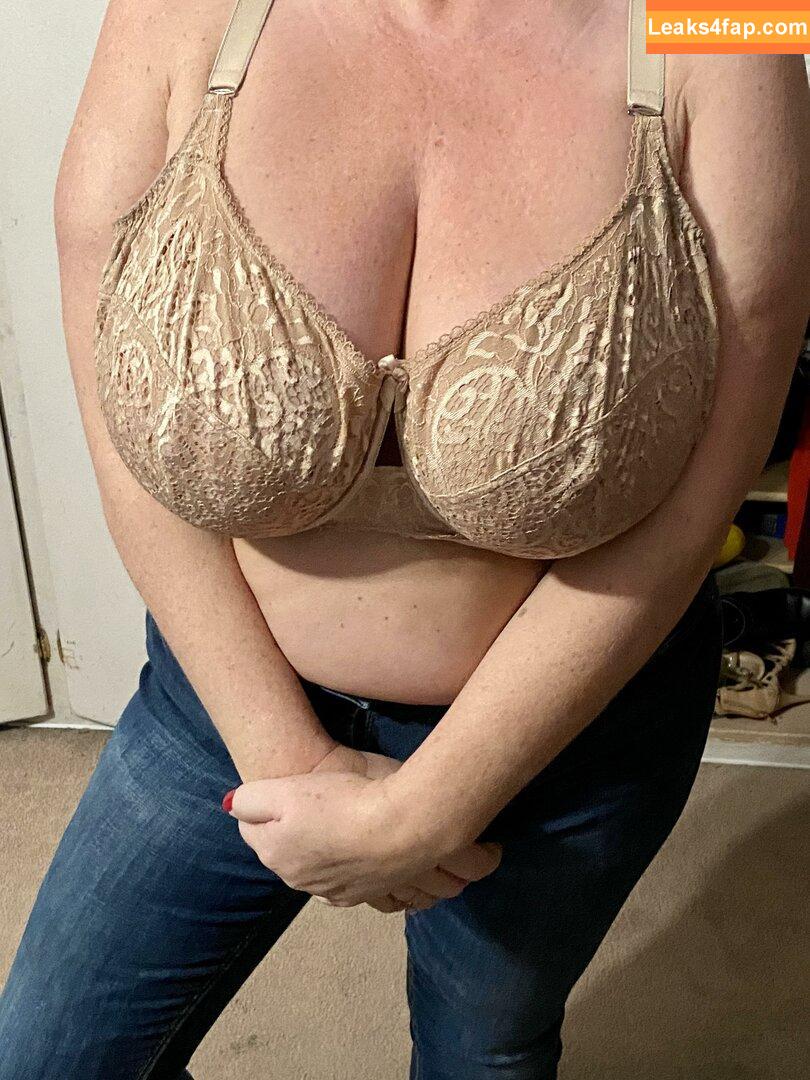 Busty38HH / busty.38hh leaked photo photo #0032