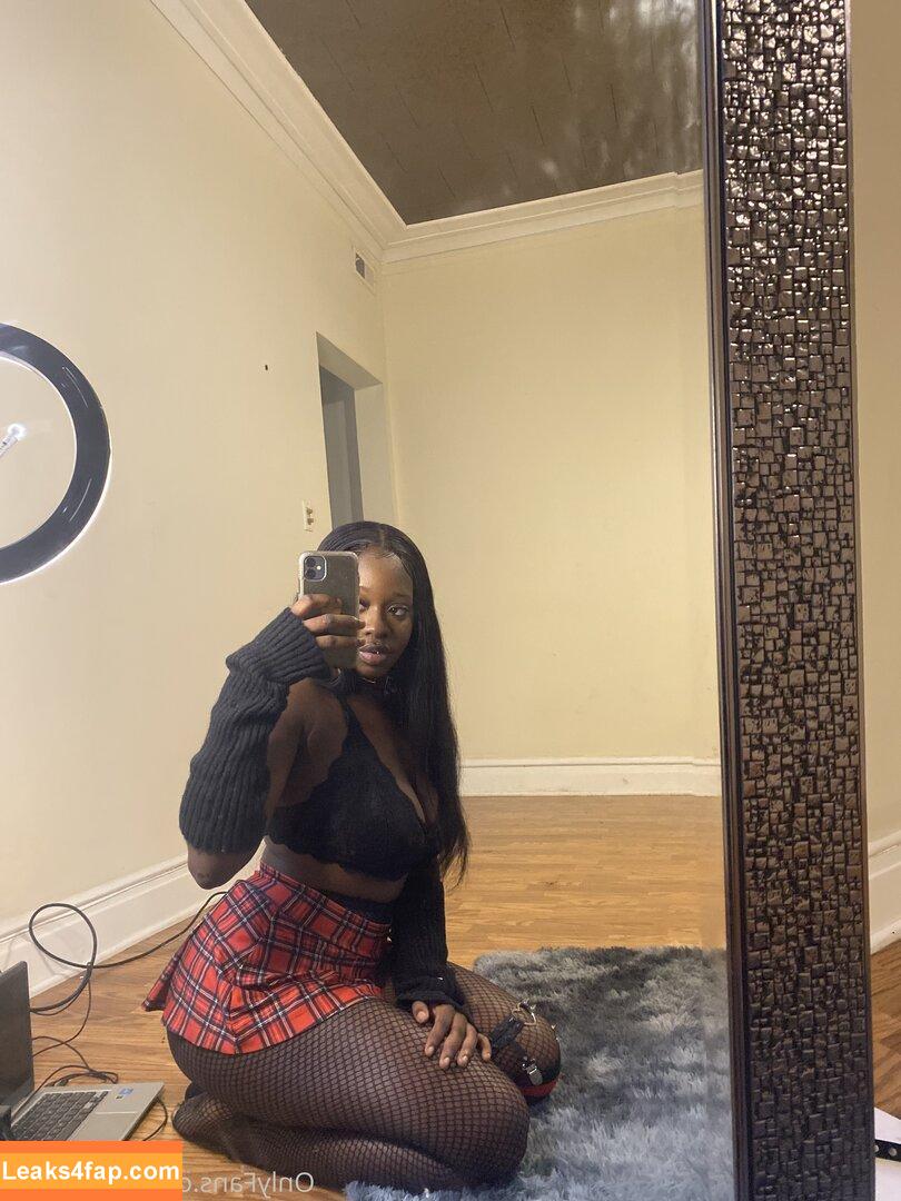 bustybarb /  leaked photo photo #0002