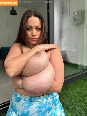 Bustyemily photo #0191