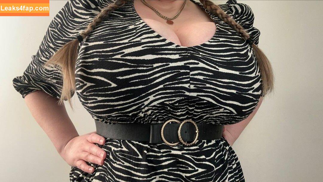 bustyqueen32m / the_32m_queen leaked photo photo #0063