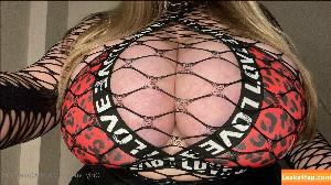bustyqueen32m photo #0032