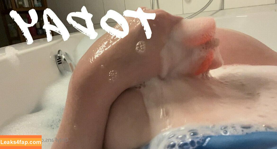 bustyyxoxo / plasticlover98 leaked photo photo #0021