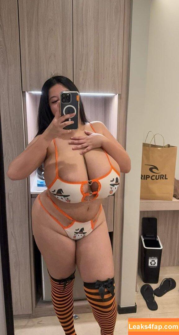 Bustyzoe / Itszoecutie / zoegracetx leaked photo photo #0037