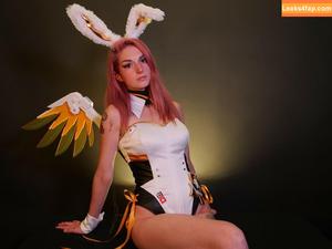 Busy B ASMR photo #0001