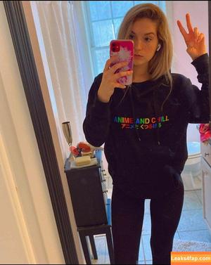 Busy B ASMR photo #0035