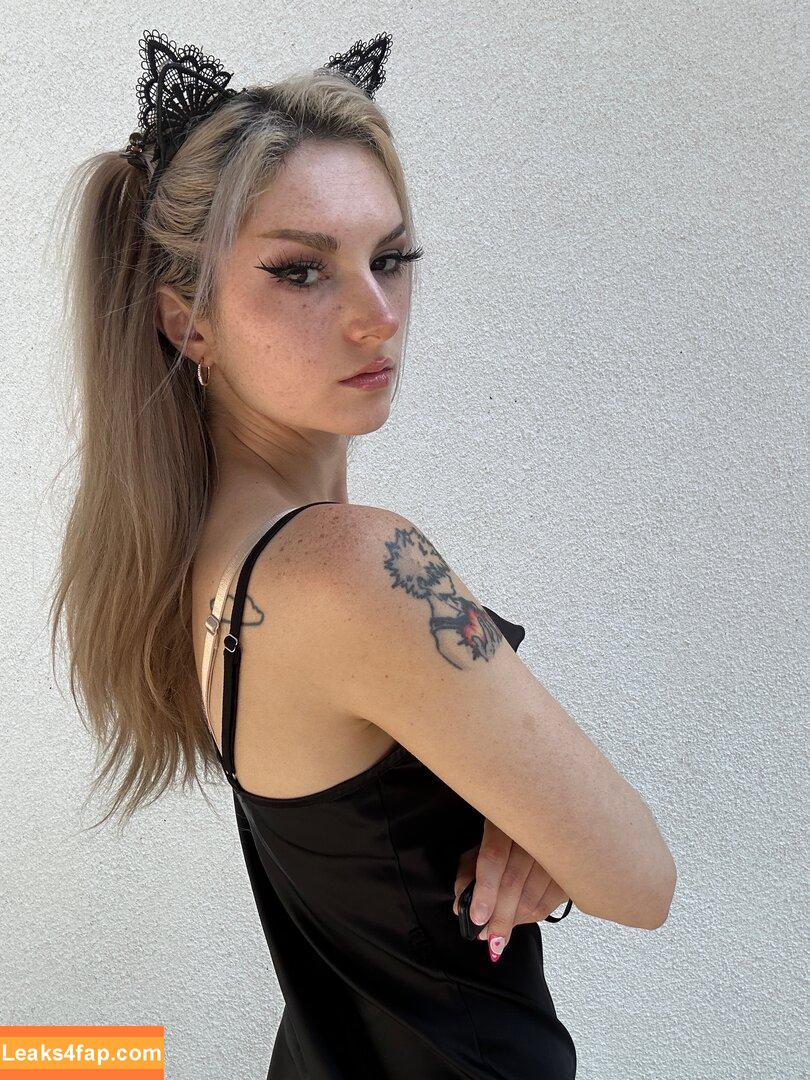 Busy B ASMR / busybasmr leaked photo photo #1079